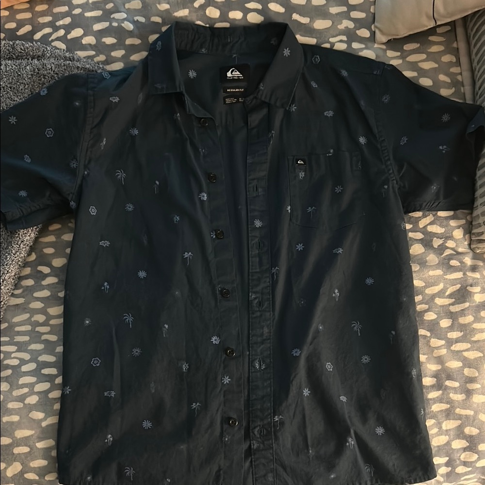 Quiksilver Men's Dark Blue Patterned Shirt